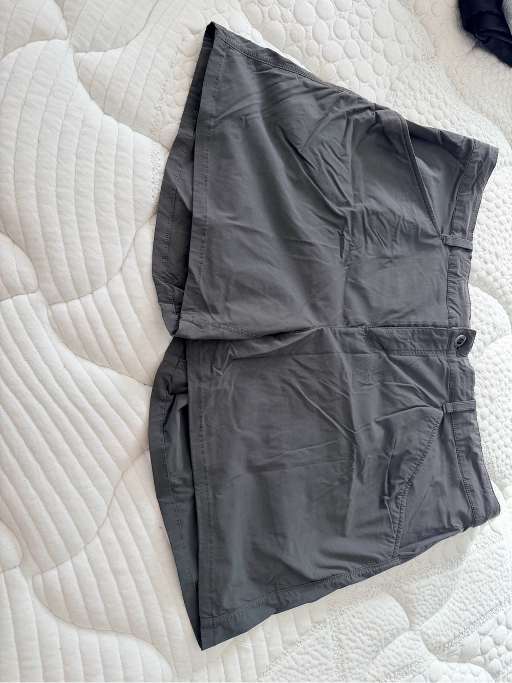 Patagonia Charcoal Gray Athletic Shorts size 18